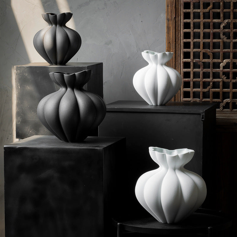 Sun Lake Supply Sculptural Pumpkin Ceramic Vase ? Modern Decorative Vase in Black or White (Small & Large)