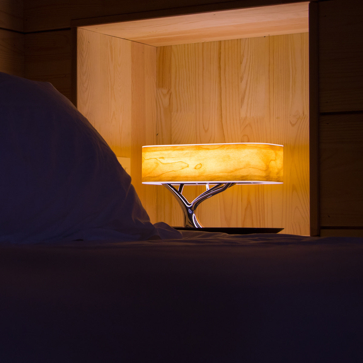 Modern Wood Table Lamp with Wireless Charging ? LED Bedside Nightstand Light