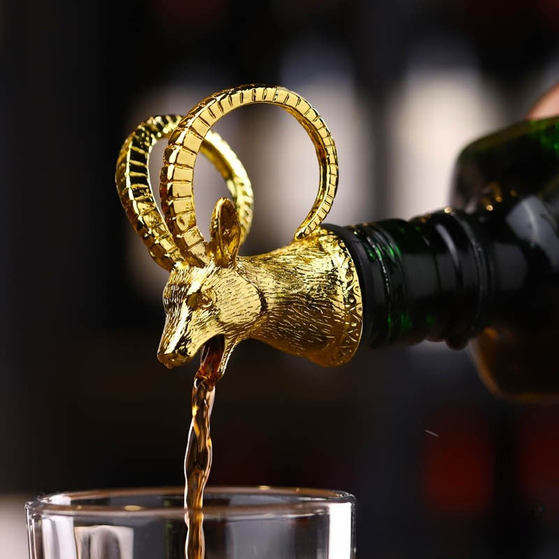 Antelope pourer stopper, gold animal-head spout with curved horns for wine bottles