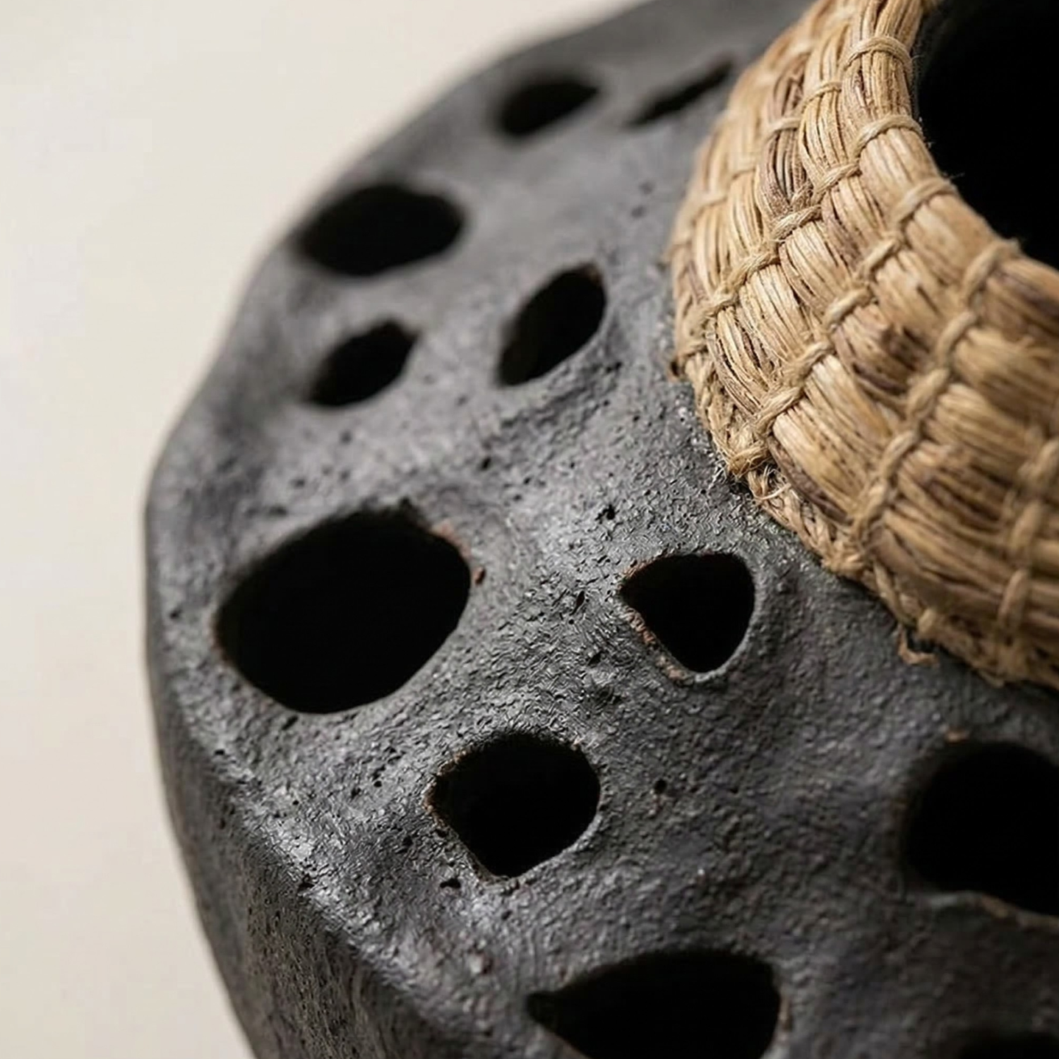 Wabi-Sabi Zen Decorative Vase – Rustic Japanese Style Sculptural Vase for Minimalist Home Decor