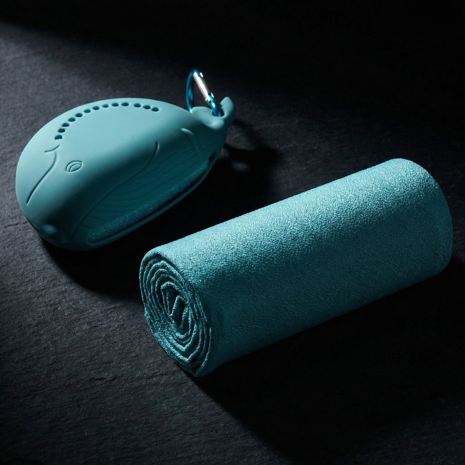 Cooling Microfiber Sports Towel with Whale Clip, Quick-Dry Sweat-Absorbing Gym & Workout Towel, Lightweight Travel Fitness Towel (30×80cm)