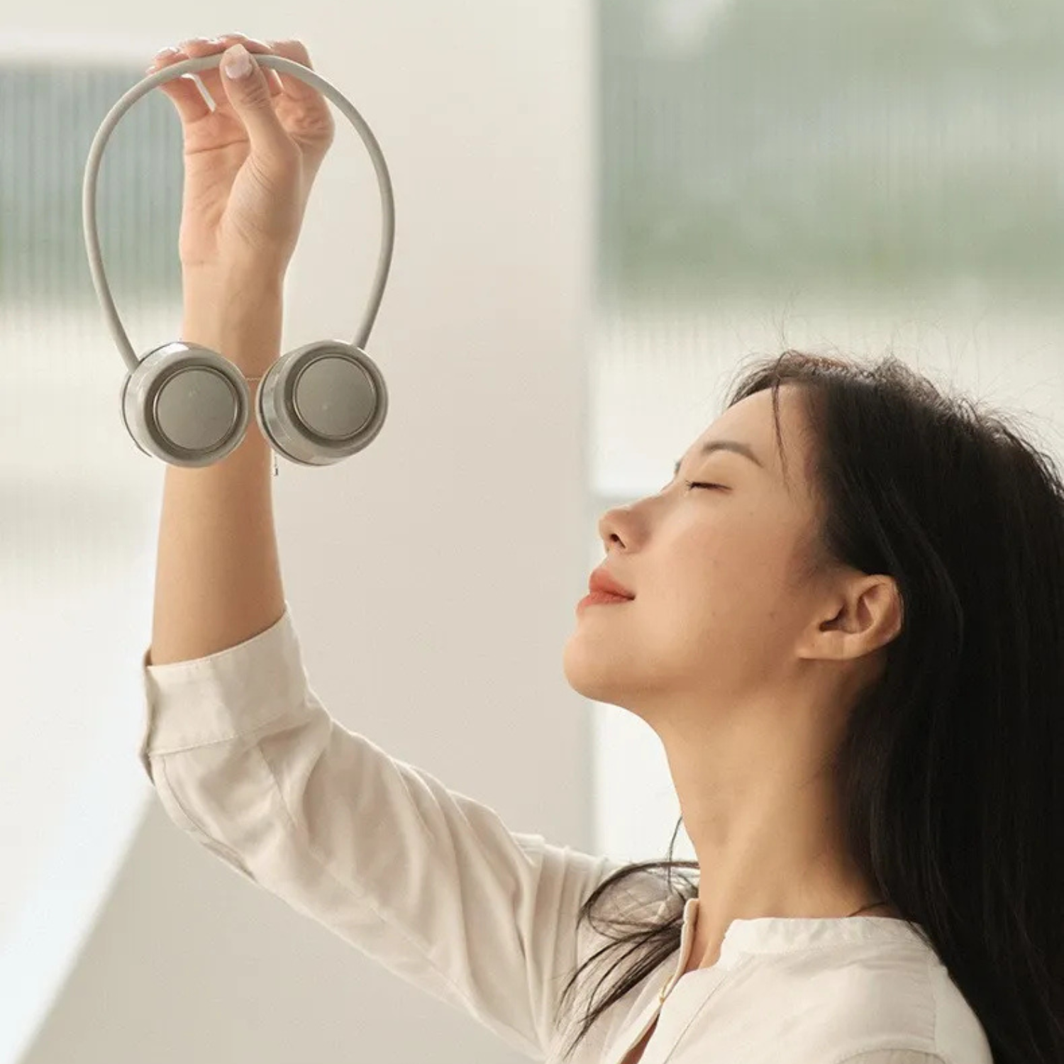 Portable Neck Fan – Hands-Free Wearable Cooling Fan, Quiet & Rechargeable